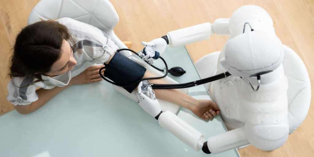 Robotläkare och kvinna